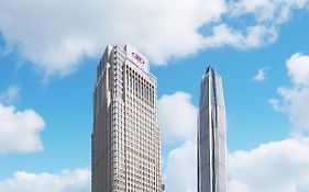 深圳好日子皇冠假日酒店 毗邻会展中心 深交所 福田高铁站及市民中心 设有室外恒温泳池